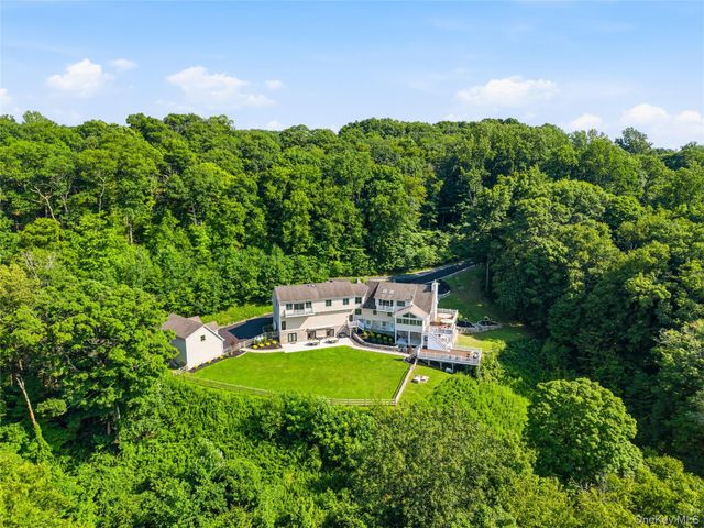 39 Julia Court, Mahopac, NY 10541