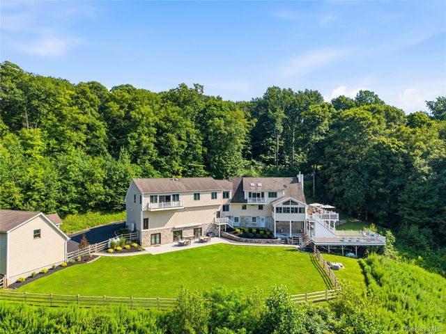 39 Julia Court, Mahopac, NY 10541