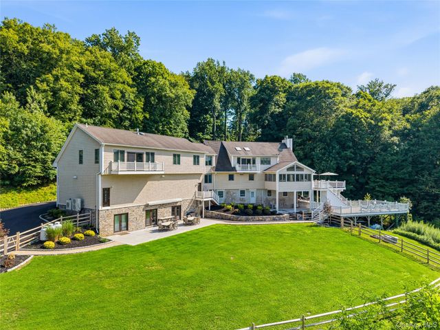 39 Julia Court, Mahopac, NY 10541
