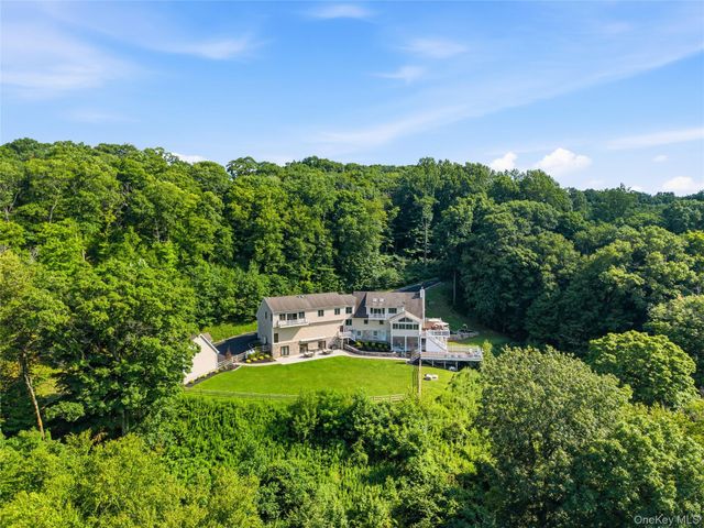 39 Julia Court, Mahopac, NY 10541