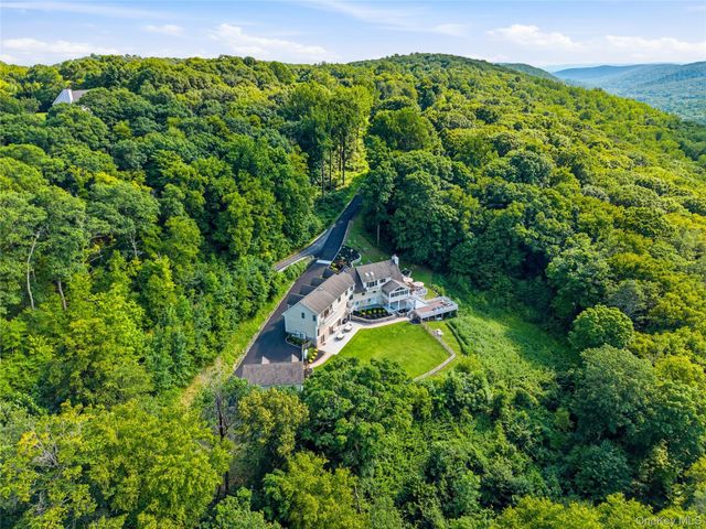 39 Julia Court, Mahopac, NY 10541