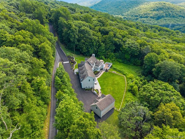 39 Julia Court, Mahopac, NY 10541
