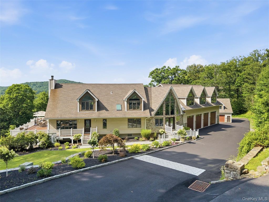 39 Julia Court, Mahopac, NY 10541