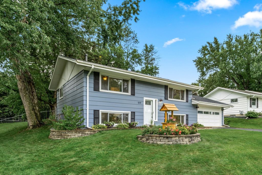 519 Continental Drive, New Brighton, MN 55112