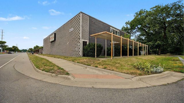 18610 W 8 MILE Road, Southfield, MI 48075