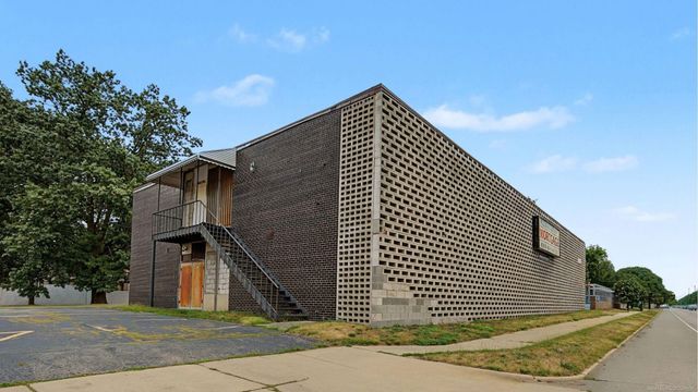 18610 W 8 MILE Road, Southfield, MI 48075