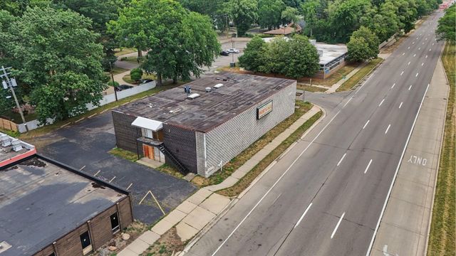 18610 W 8 MILE Road, Southfield, MI 48075