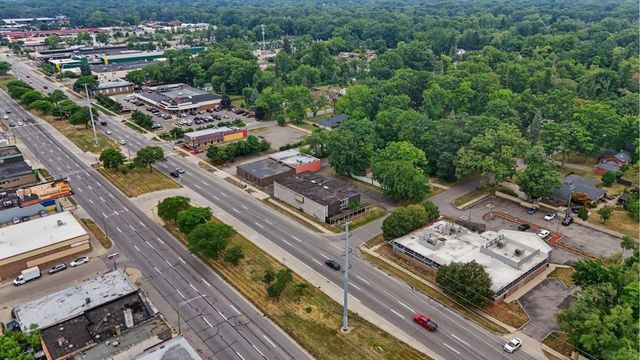 18610 W 8 MILE Road, Southfield, MI 48075