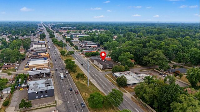 18610 W 8 MILE Road, Southfield, MI 48075