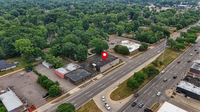 18610 W 8 MILE Road, Southfield, MI 48075