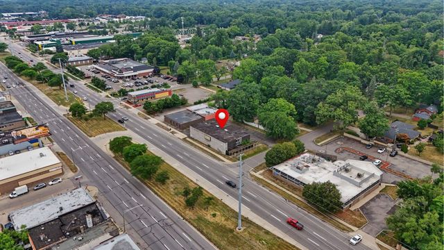 18610 W 8 MILE Road, Southfield, MI 48075