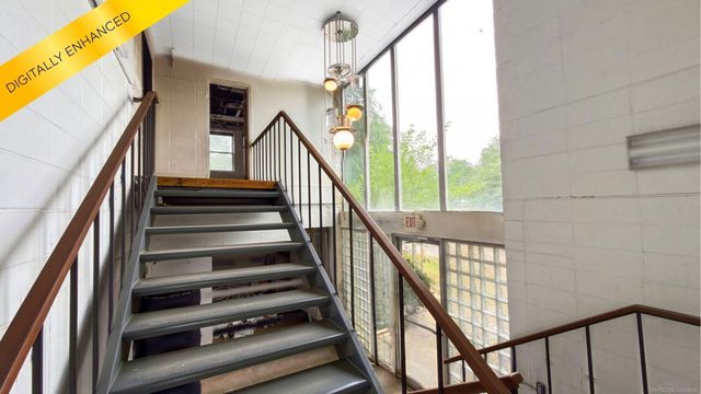 18610 W 8 MILE Road, Southfield, MI 48075