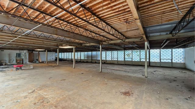 18610 W 8 MILE Road, Southfield, MI 48075