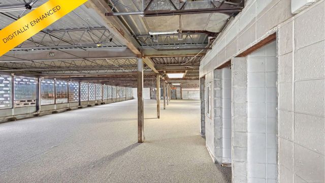 18610 W 8 MILE Road, Southfield, MI 48075