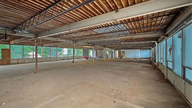 18610 W 8 MILE Road, Southfield, MI 48075