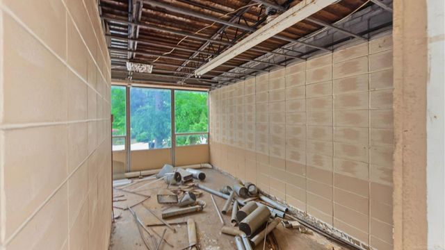 18610 W 8 MILE Road, Southfield, MI 48075