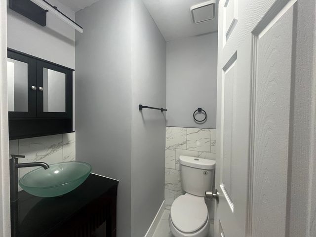 2728 W 87th Street 2A, Chicago, IL 60652