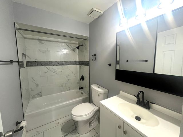 2728 W 87th Street 2A, Chicago, IL 60652
