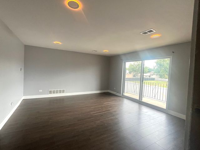 2728 W 87th Street 2A, Chicago, IL 60652