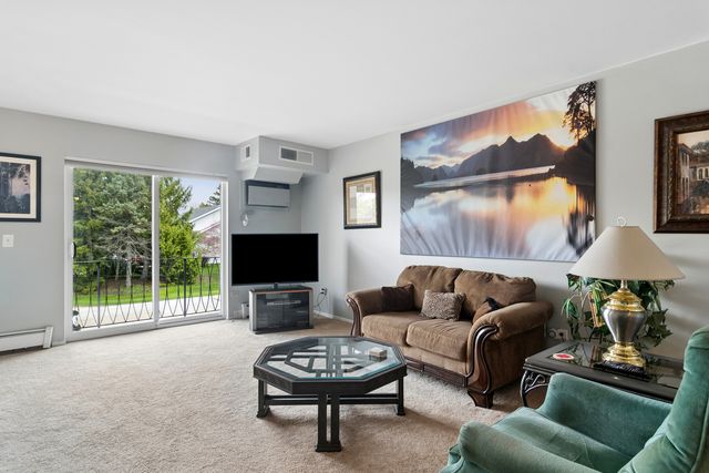 2407 E Olive Street 2F, Arlington Heights, IL 60004