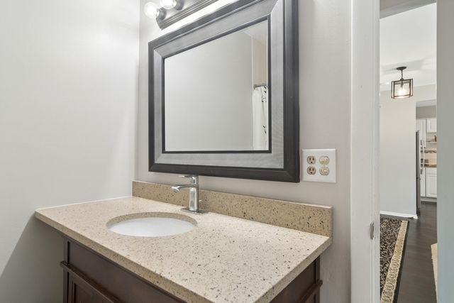 2407 E Olive Street 2F, Arlington Heights, IL 60004