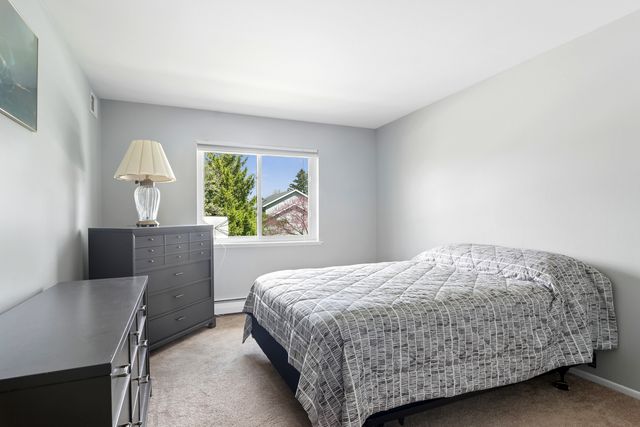 2407 E Olive Street 2F, Arlington Heights, IL 60004