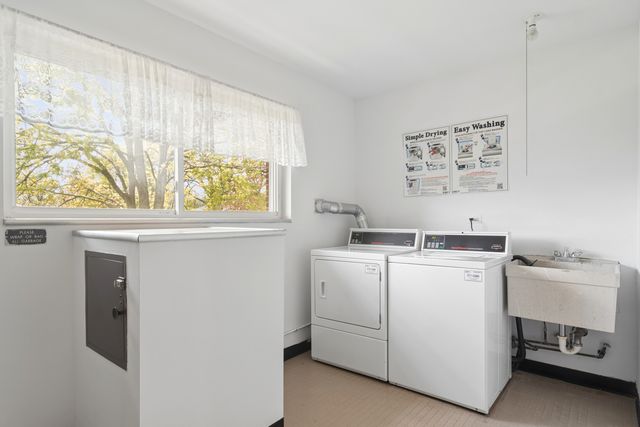 2407 E Olive Street 2F, Arlington Heights, IL 60004