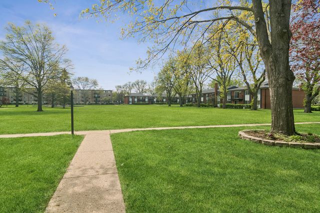 2407 E Olive Street 2F, Arlington Heights, IL 60004