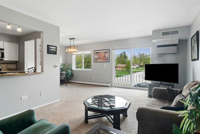 2407 E Olive Street 2F, Arlington Heights, IL 60004