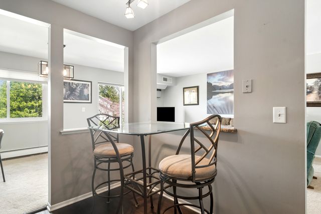 2407 E Olive Street 2F, Arlington Heights, IL 60004