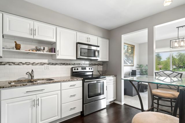 2407 E Olive Street 2F, Arlington Heights, IL 60004