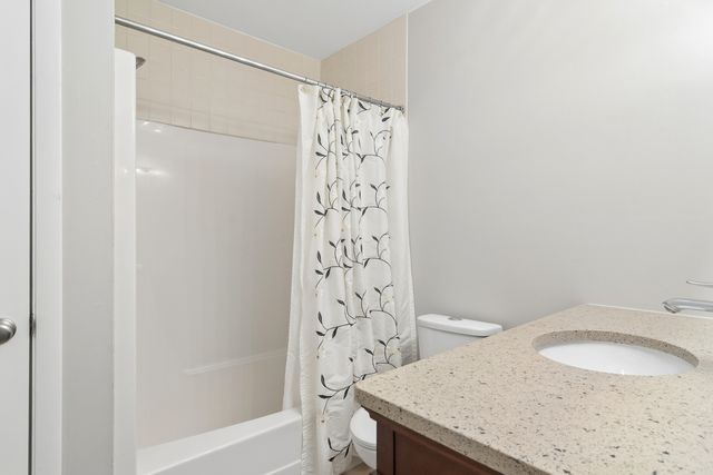2407 E Olive Street 2F, Arlington Heights, IL 60004