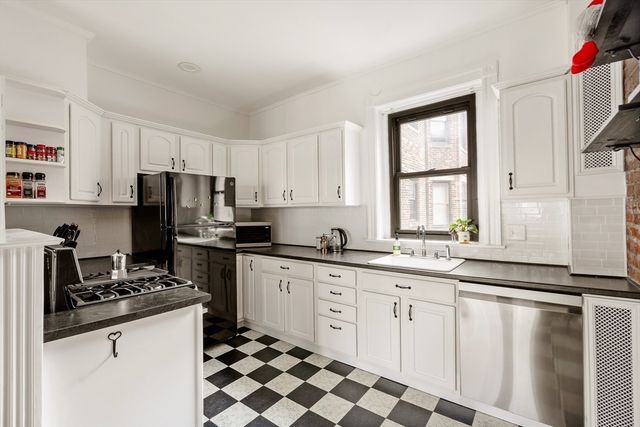 111 Jersey St 12, Boston, MA 02215