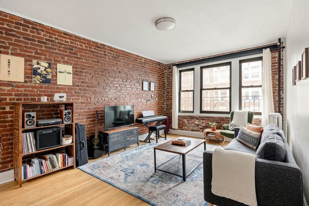 111 Jersey St 12, Boston, MA 02215