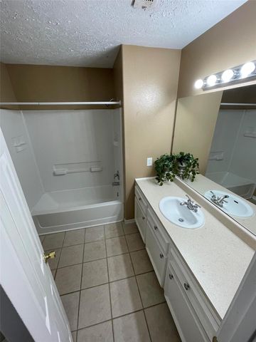 1499 E Dallas Street, Conroe, TX 77301