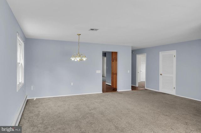 8 MANITOBA CT, Toms River, NJ 08757