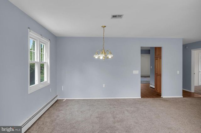 8 MANITOBA CT, Toms River, NJ 08757