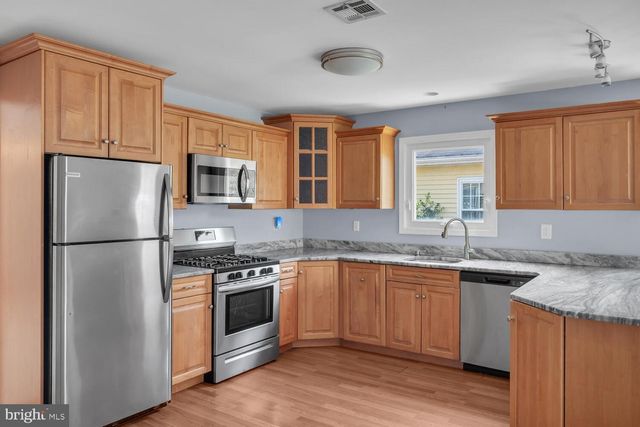 8 MANITOBA CT, Toms River, NJ 08757