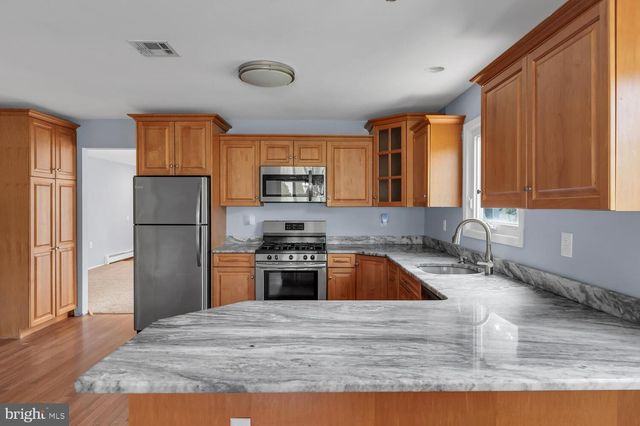 8 MANITOBA CT, Toms River, NJ 08757