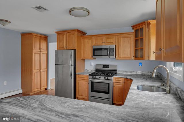 8 MANITOBA CT, Toms River, NJ 08757