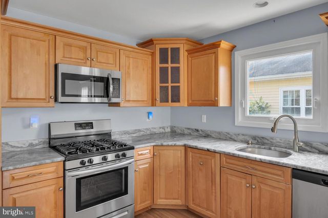 8 MANITOBA CT, Toms River, NJ 08757