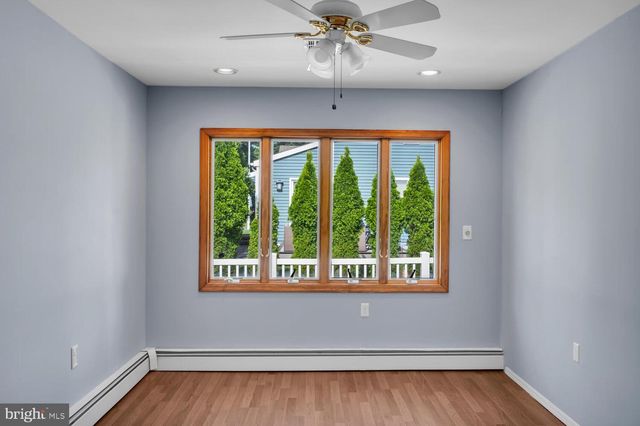 8 MANITOBA CT, Toms River, NJ 08757