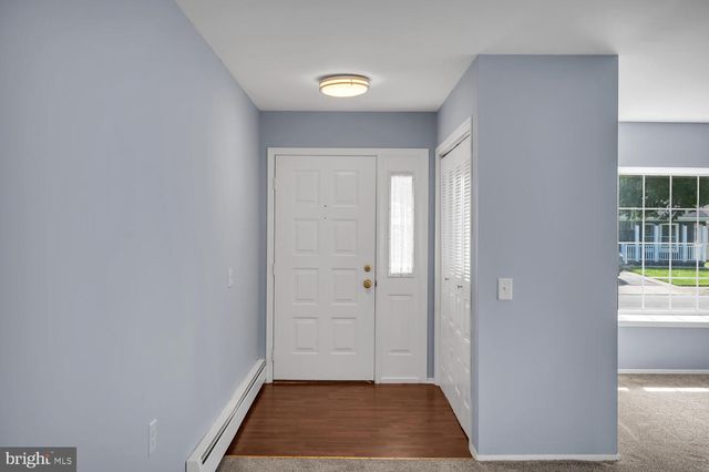 8 MANITOBA CT, Toms River, NJ 08757