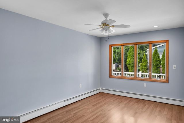 8 MANITOBA CT, Toms River, NJ 08757