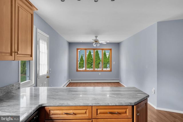 8 MANITOBA CT, Toms River, NJ 08757