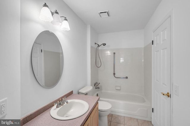 8 MANITOBA CT, Toms River, NJ 08757