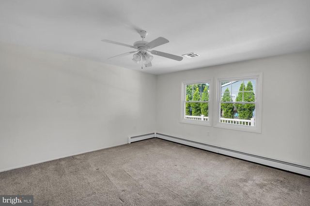 8 MANITOBA CT, Toms River, NJ 08757