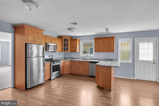 8 MANITOBA CT, Toms River, NJ 08757