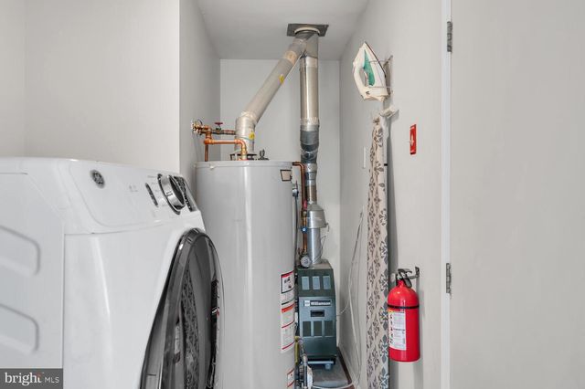 8 MANITOBA CT, Toms River, NJ 08757