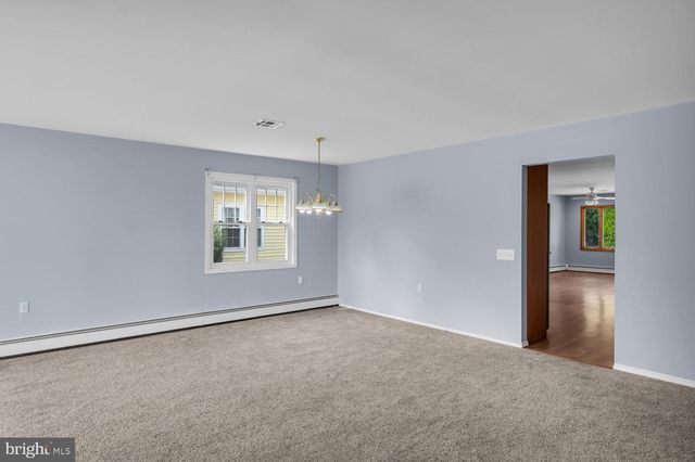 8 MANITOBA CT, Toms River, NJ 08757